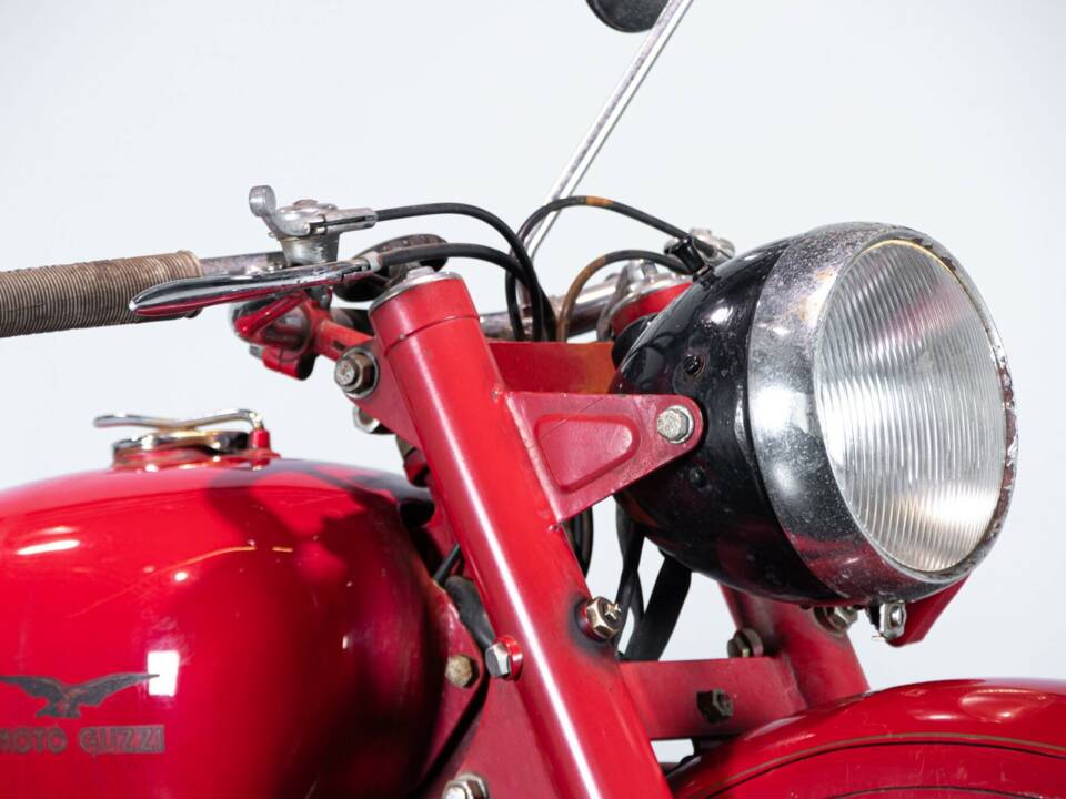 Image 37/50 de Moto Guzzi 250 SS (1950)