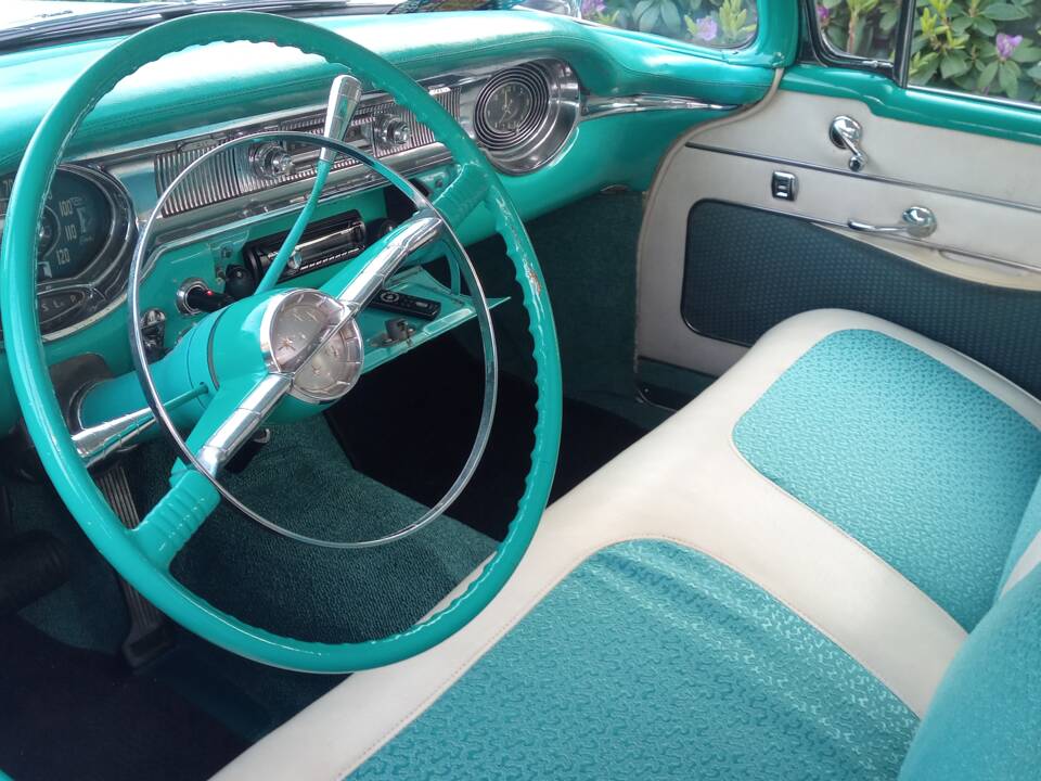 Bild 4/9 von Oldsmobile 98 Sedan (1956)