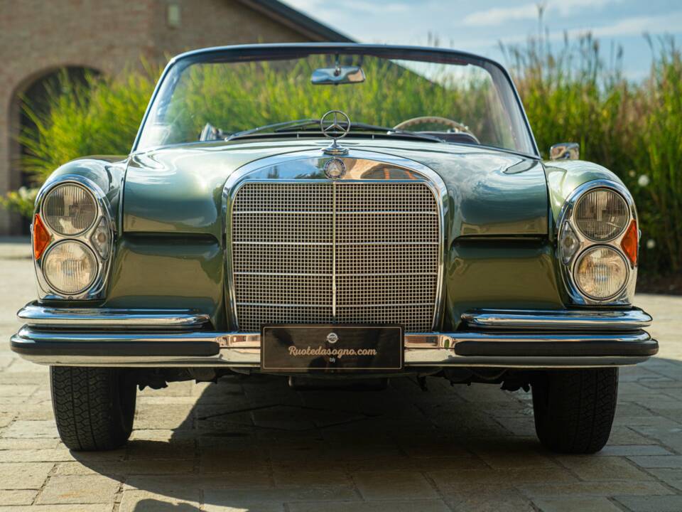 Image 11/50 of Mercedes-Benz 220 SE b (1964)