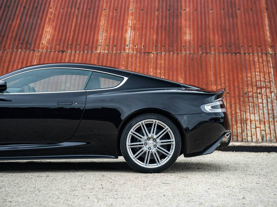Image 9/36 of Aston Martin DBS (2008)