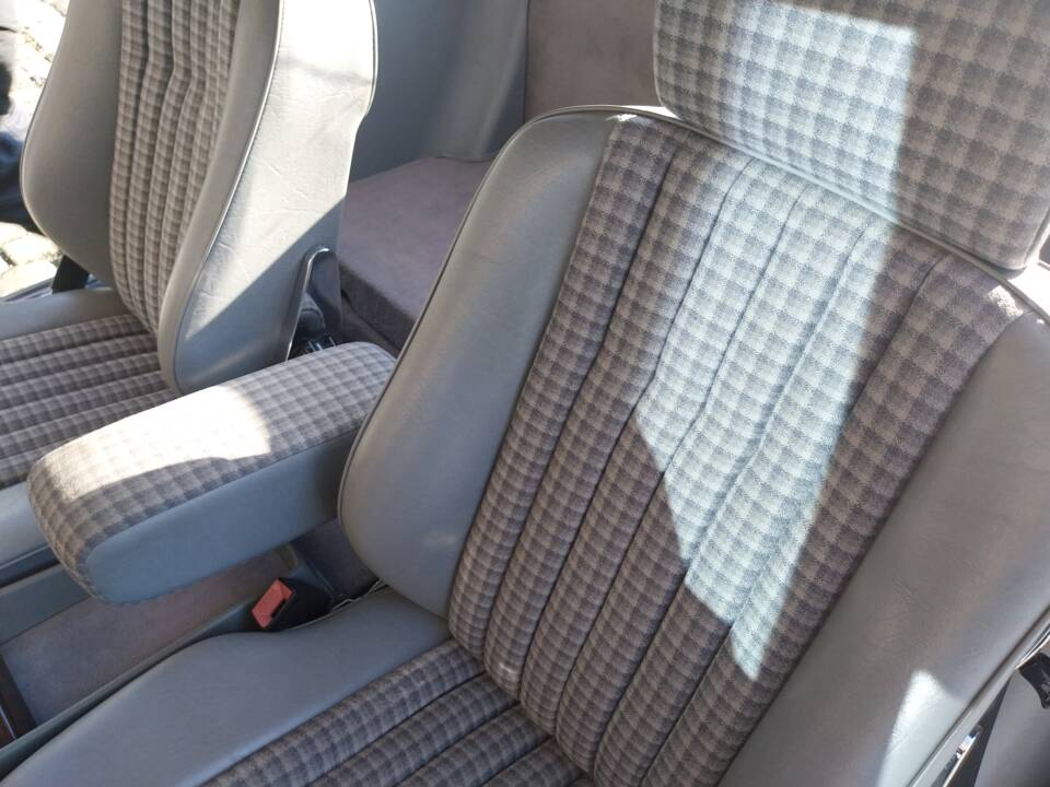 Image 29/43 of Mercedes-Benz 300 SL (1989)