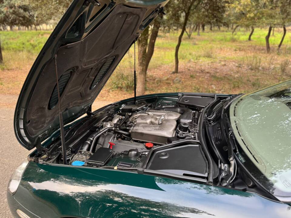 Image 13/40 de Jaguar XKR (1998)