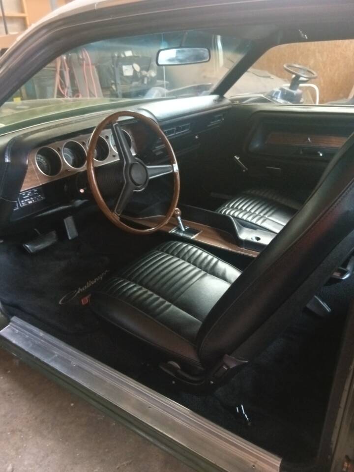 Image 17/36 of Dodge Challenger R/T (1970)