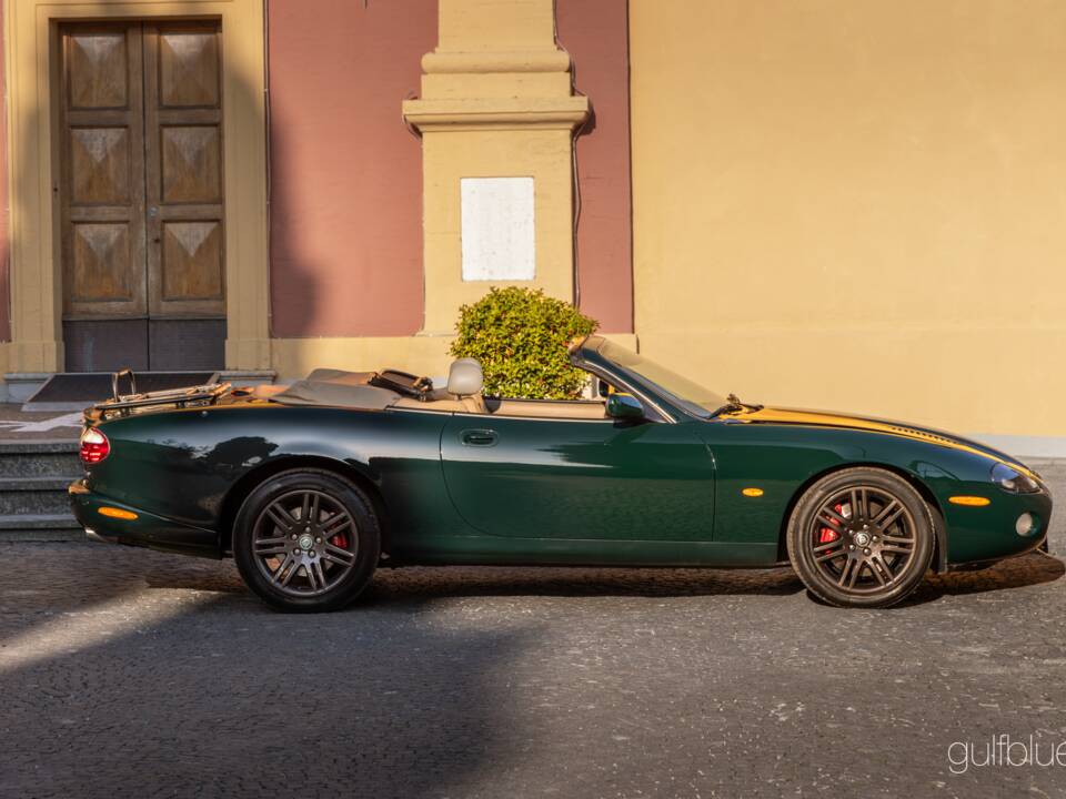 Image 53/70 of Jaguar XKR (2004)