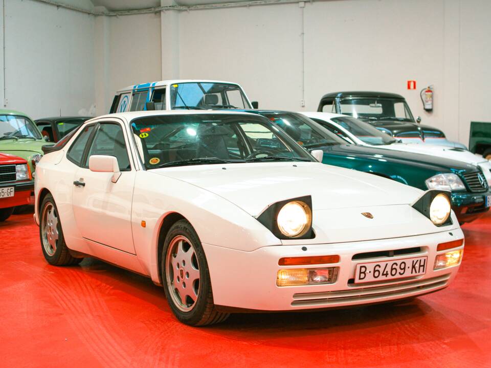 Image 39/45 of Porsche 944 S2 (1989)