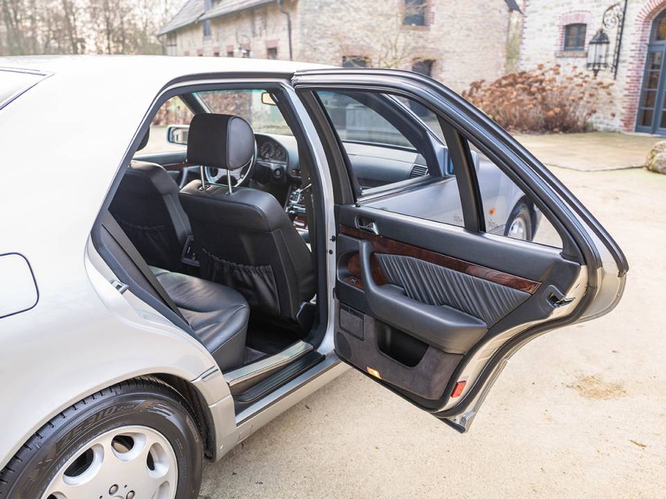 Bild 36/45 von Mercedes-Benz S 500 (1995)
