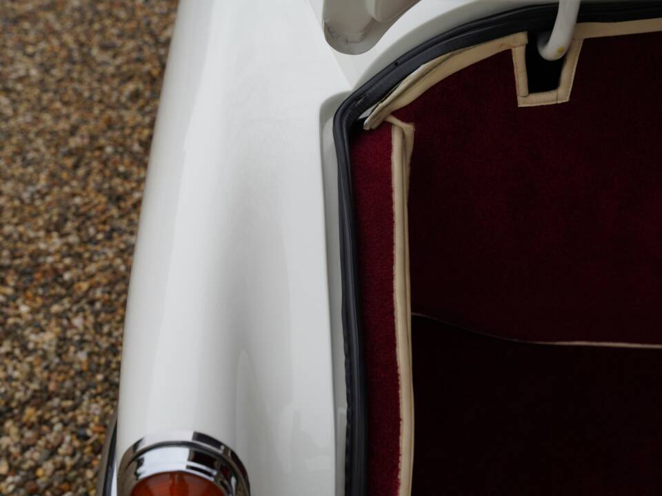 Afbeelding 44/50 van Aston Martin DB 4 (1961)