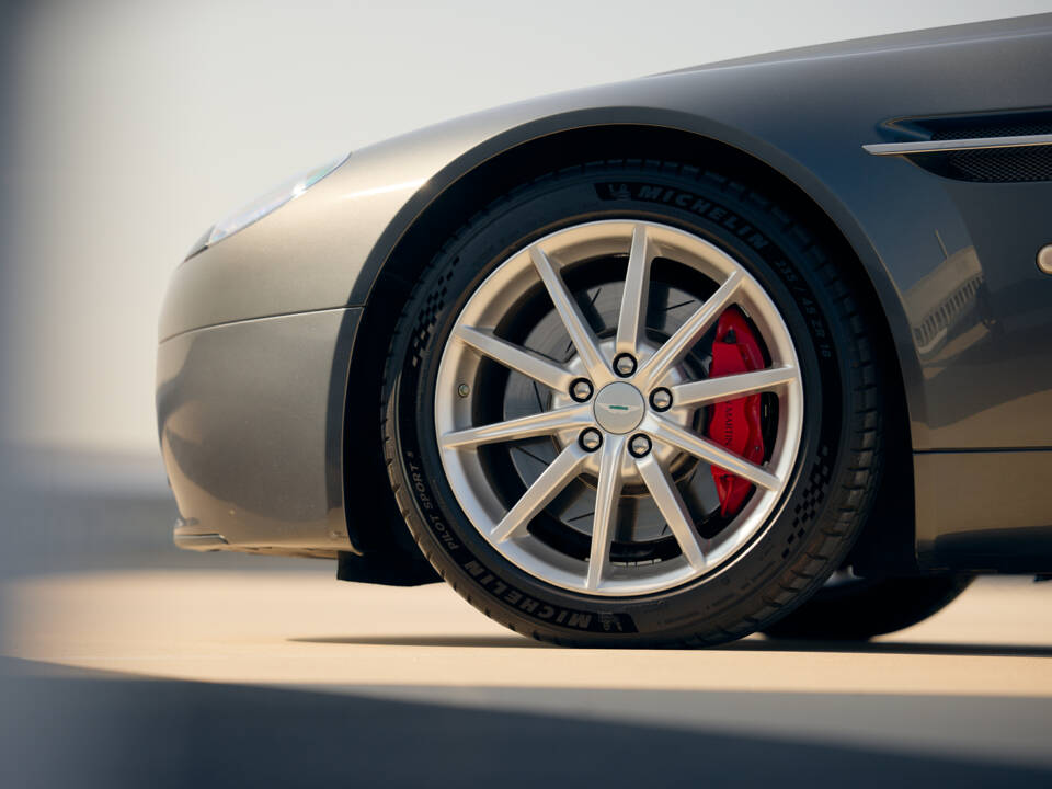 Image 7/14 of Aston Martin V8 Vantage (2007)
