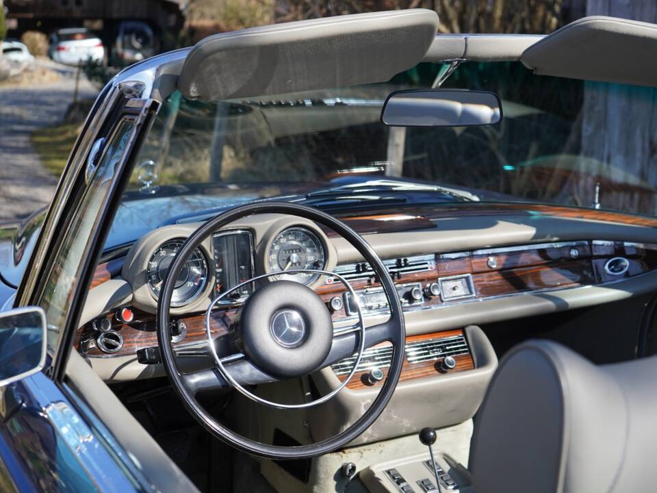 Image 2/13 of Mercedes-Benz 280 SE 3,5 (1970)