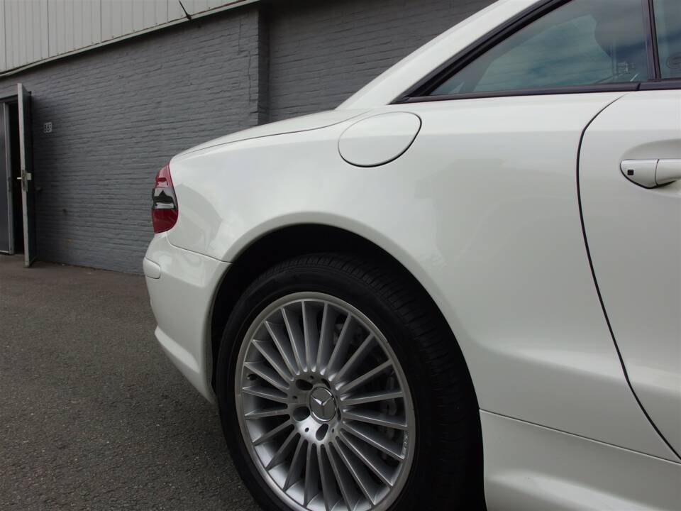 Image 17/97 de Mercedes-Benz SL 55 AMG (2003)