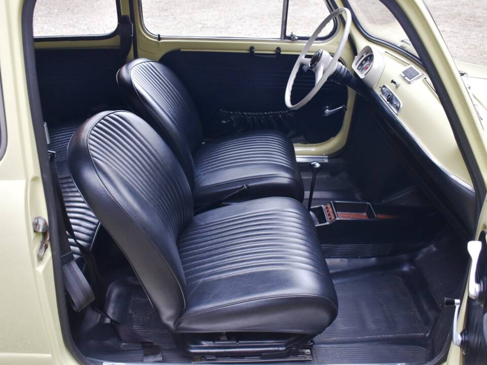 Image 17/30 de SEAT 600 D (1972)