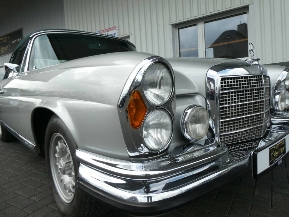 Image 26/31 of Mercedes-Benz 280 SE 3,5 (1970)