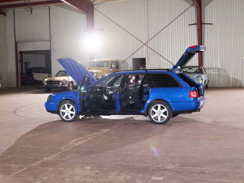 Image 8/113 of Audi S6 Plus Avant (1996)