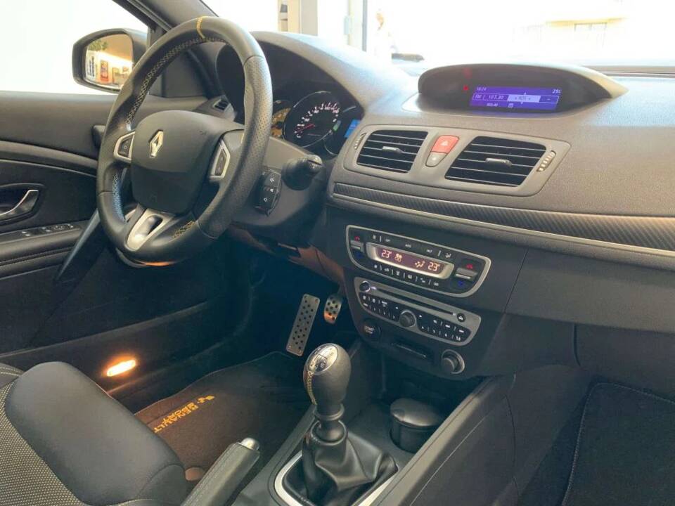 Immagine 36/43 di Renault Mégane RS (2011)