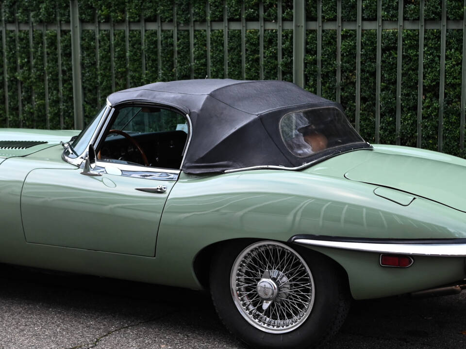 Image 35/60 de Jaguar E-Type (1970)