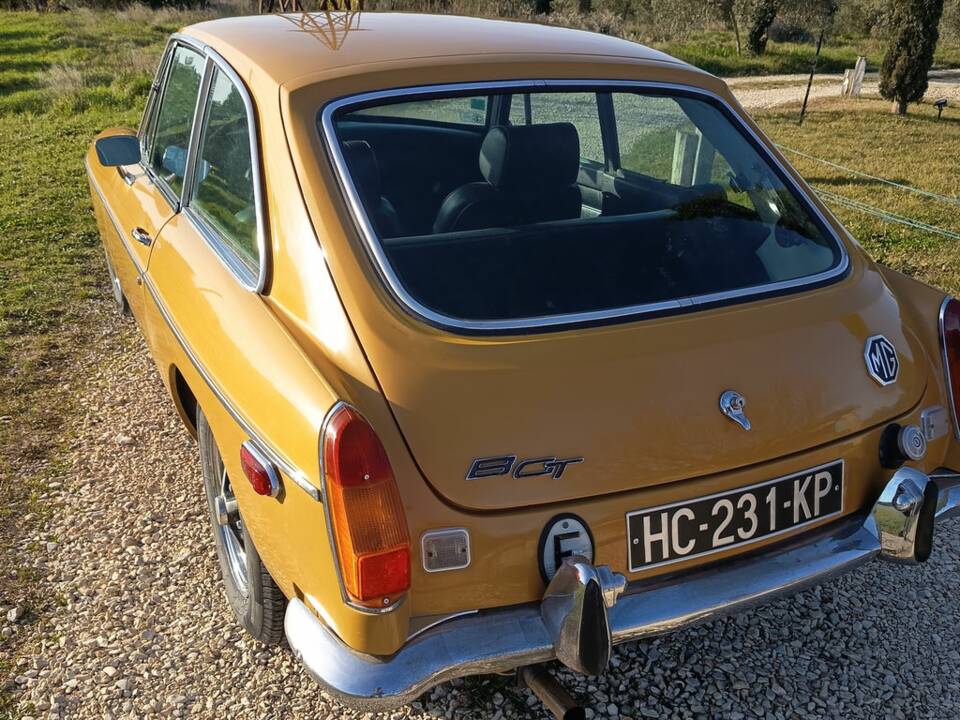 Image 7/8 of MG MGB GT (1971)