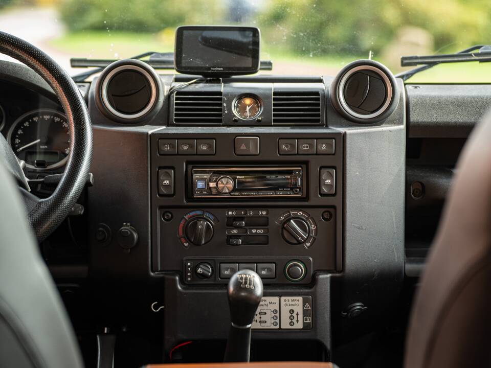 Image 33/42 of Land Rover Defender 90 (2015)