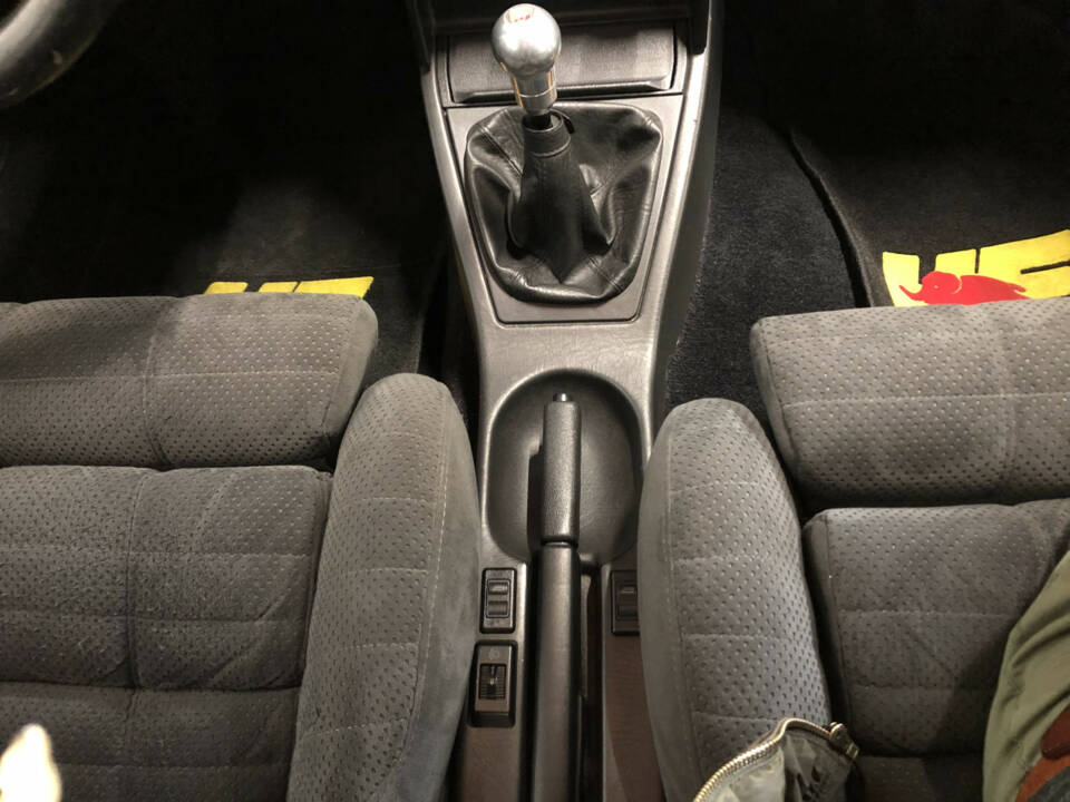Image 30/33 of Lancia Delta HF Integrale Evoluzione I (1992)