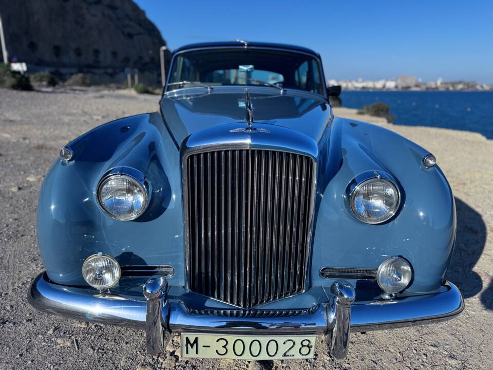 Image 14/46 of Bentley S 2 (1961)