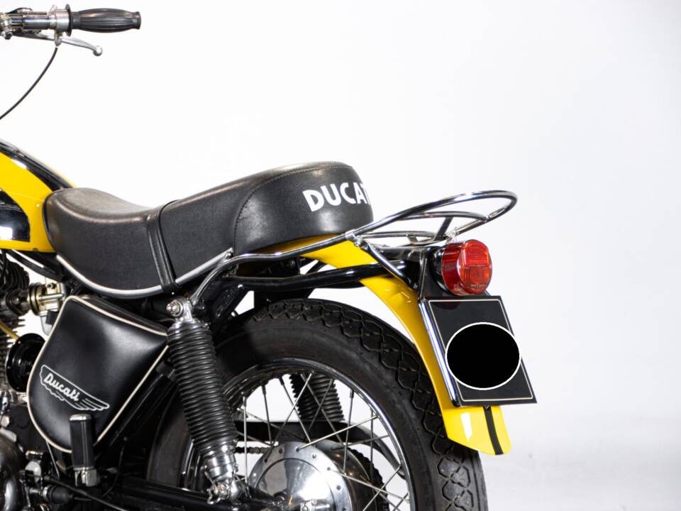 Image 20/32 of Ducati 350 Scrambler (1971)