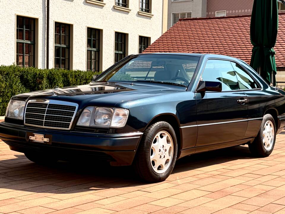 Image 1/16 of Mercedes-Benz E 320 (1996)