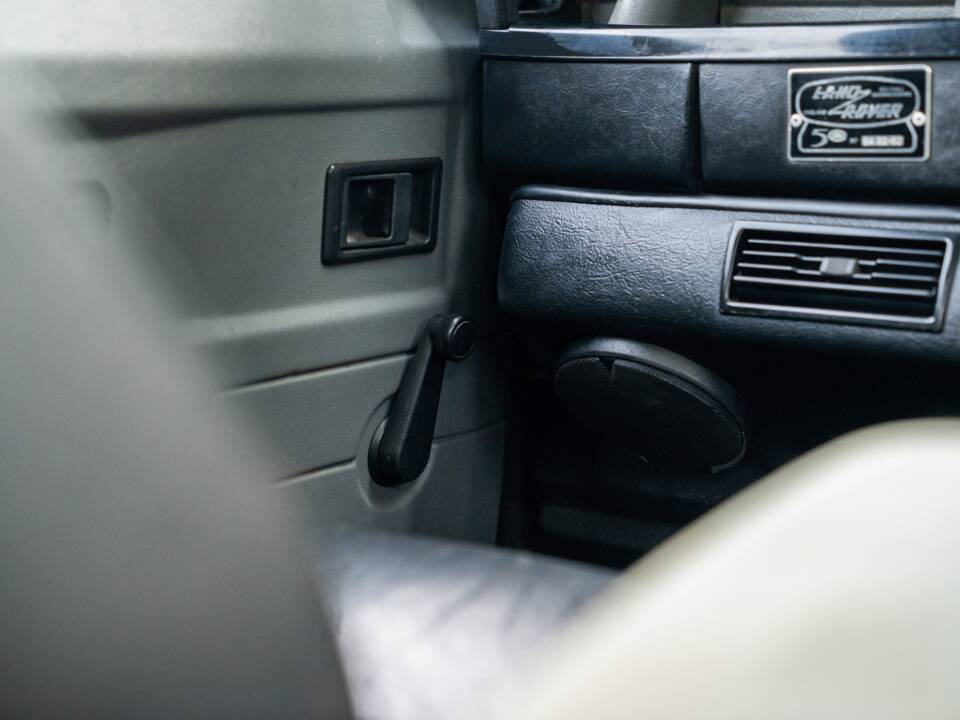 Bild 33/50 von Land Rover Defender 90 &quot;50th Anniversary&quot; (1999)