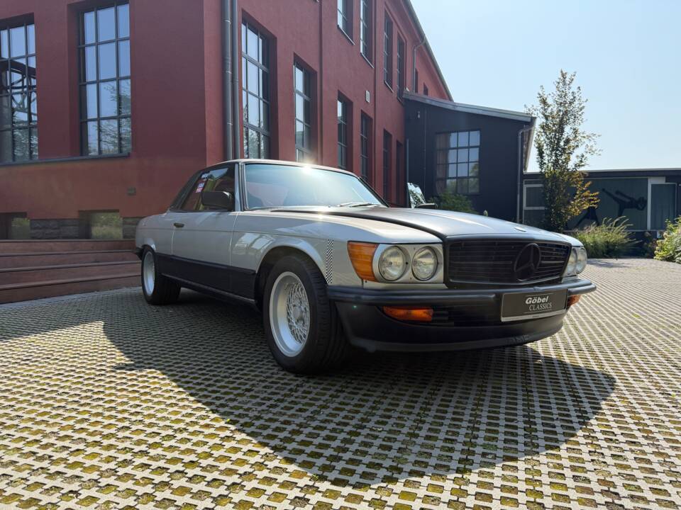 Immagine 5/29 di Mercedes-Benz 500 SLC (1980)