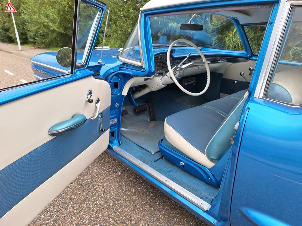 Image 25/34 of Oldsmobile Series 88 Holiday Hardtop (1958)
