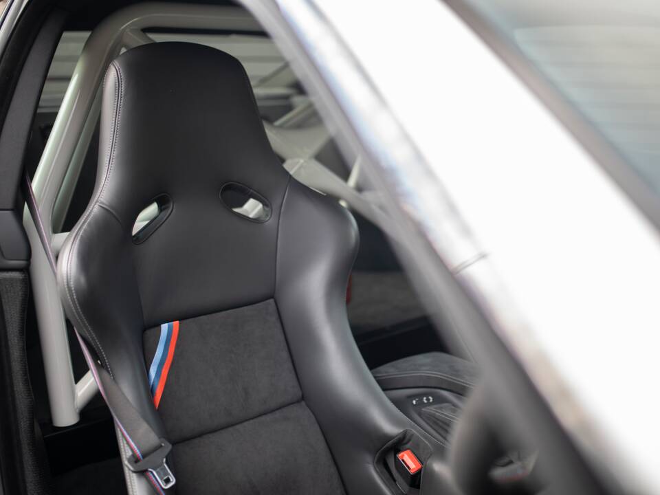 Image 33/67 of BMW M4 GTS "DTM Champion Edition" (2016)