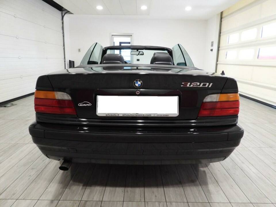 Afbeelding 2/10 van BMW 320i (1994)