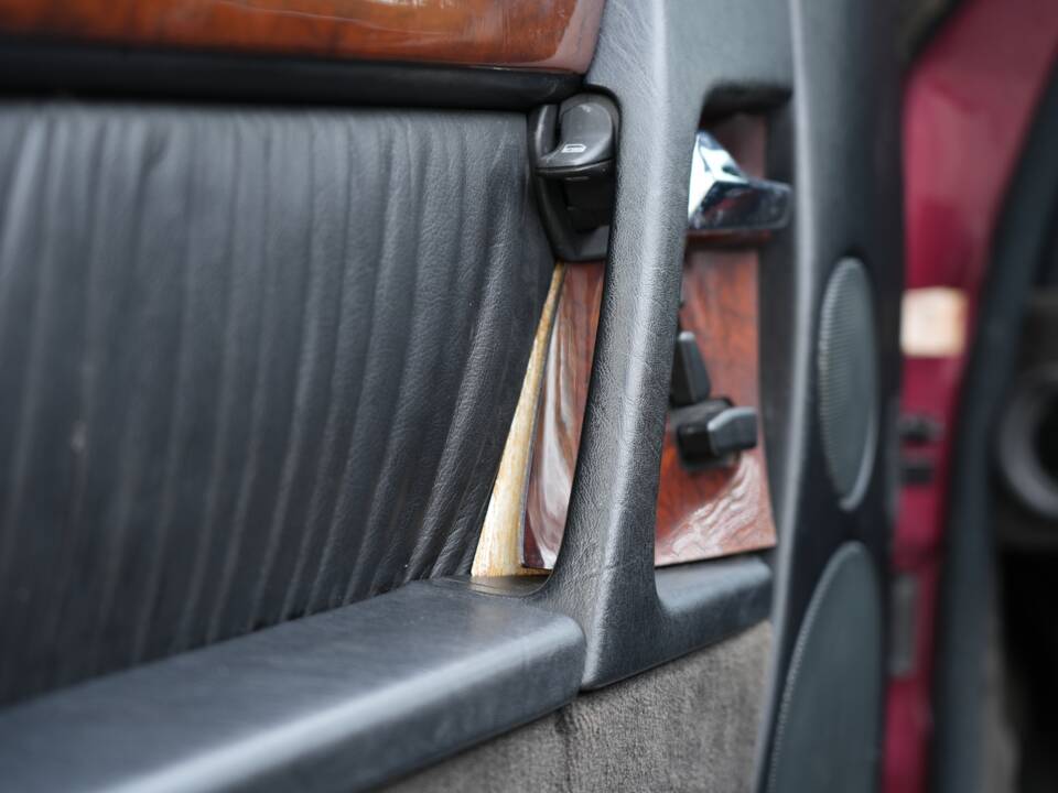 Image 44/95 of Mercedes-Benz 300 SL (1993)