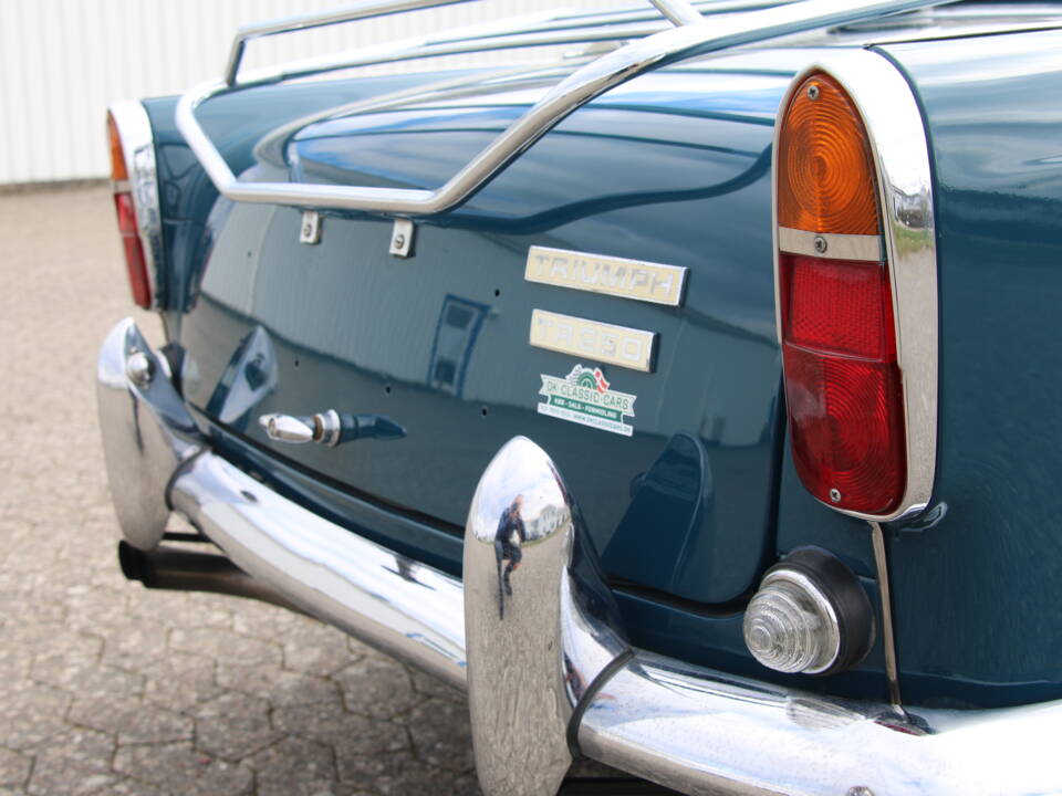 Image 29/74 of Triumph TR 250 (1968)