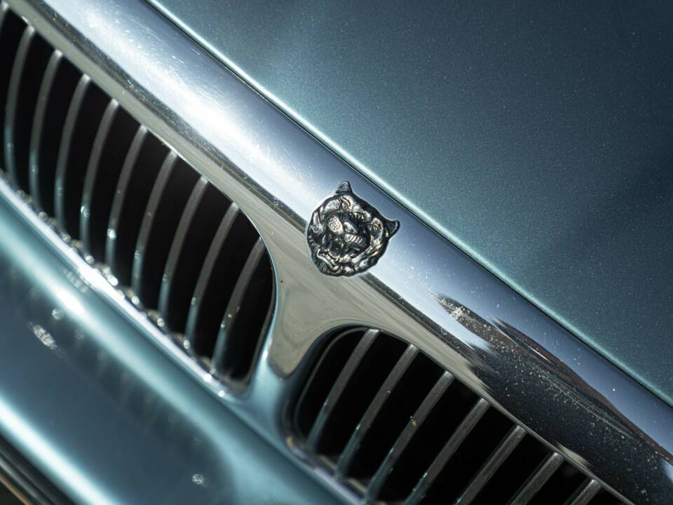 Bild 13/50 von Jaguar XJ 8 Executive (1997)