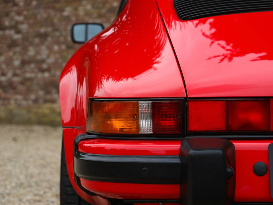 Afbeelding 47/50 van Porsche 911 Carrera 3.2 (1988)