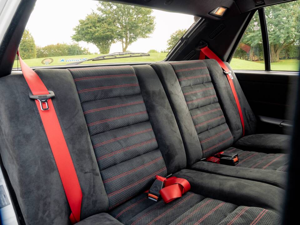 Imagen 43/96 de Lancia Delta HF Integrale Evoluzione I "Martini 5" (1992)