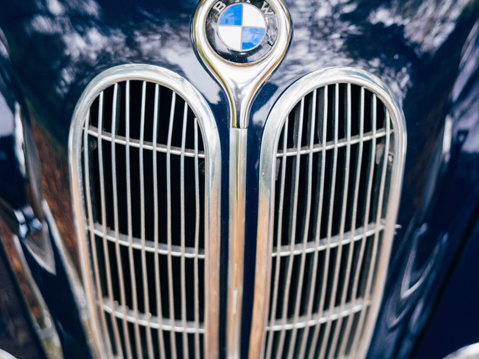 Image 37/199 of BMW 502 - 3.2 Litre (1961)