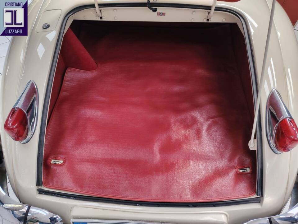 Image 60/74 of Jaguar XK 140 OTS (1956)