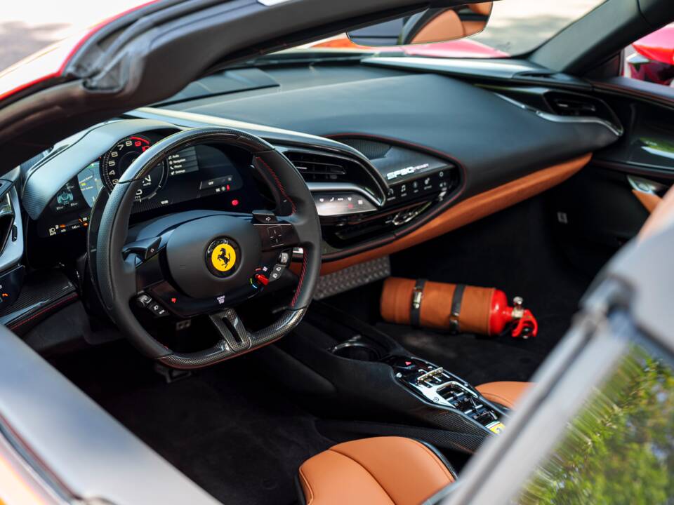 Image 20/37 of Ferrari SF90 Spider (2023)