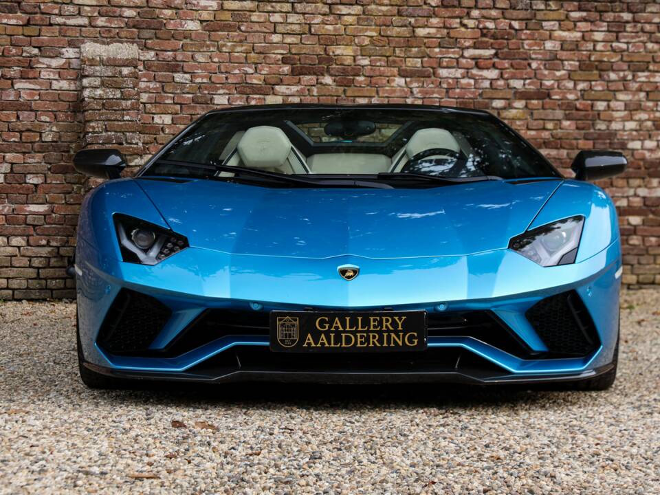 Image 5/50 of Lamborghini Aventador S (2018)
