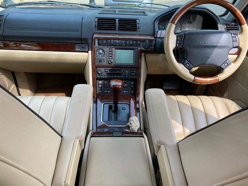 Image 2/50 de Land Rover Range Rover 4.6 Vogue (2001)