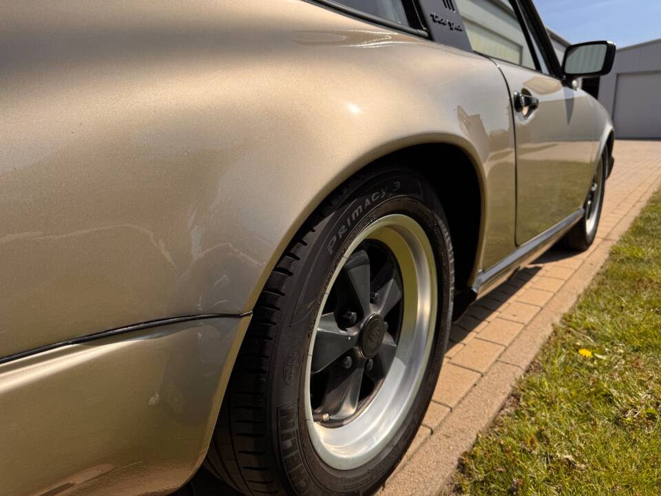 Image 37/88 of Porsche 911 Carrera 3.2 (1985)