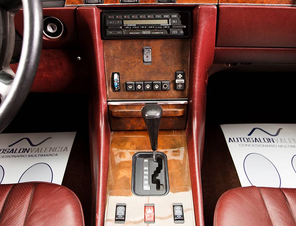 Image 31/48 of Mercedes-Benz 560 SL (1988)