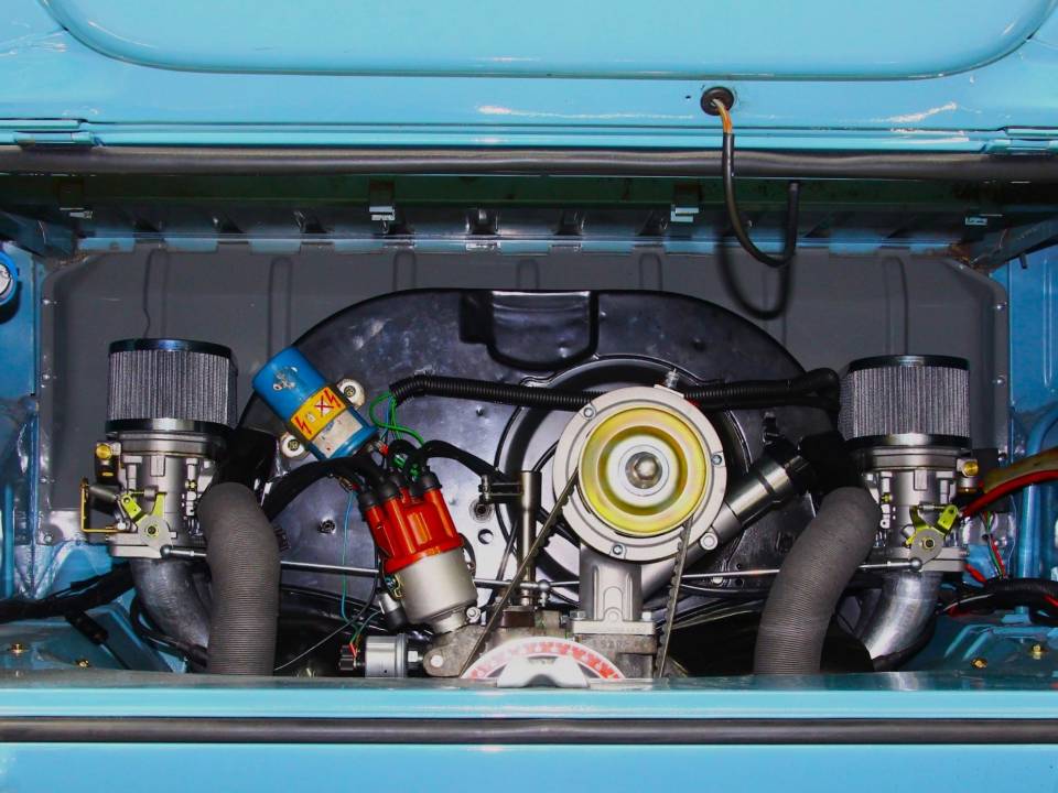 Image 27/29 of Volkswagen T2a Kombi (1970)