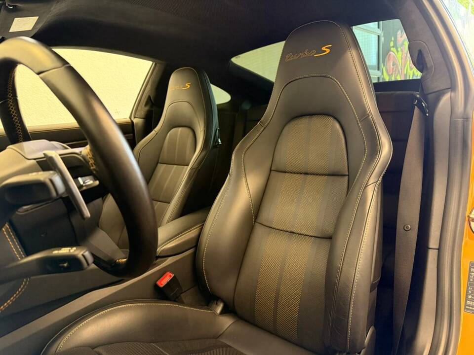 Afbeelding 24/28 van Porsche 911 Turbo S Exclusive (2018)