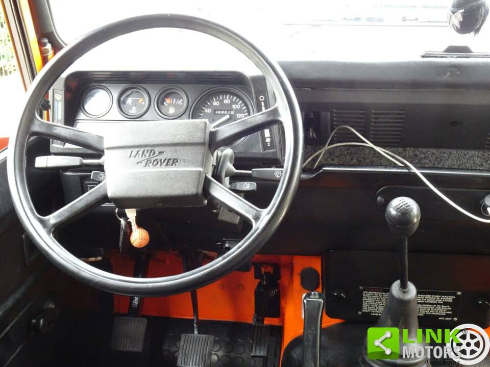 Image 11/38 of Land Rover 90 (1987)