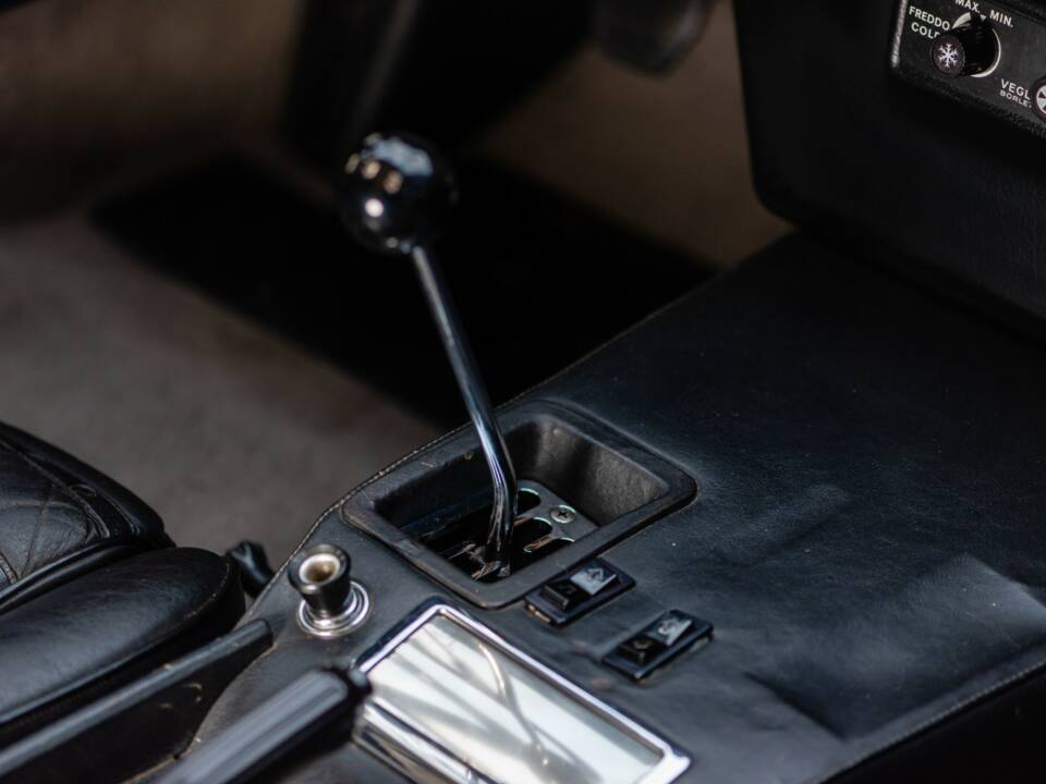 Image 40/50 de Ferrari 365 GTB/4 Daytona (1973)