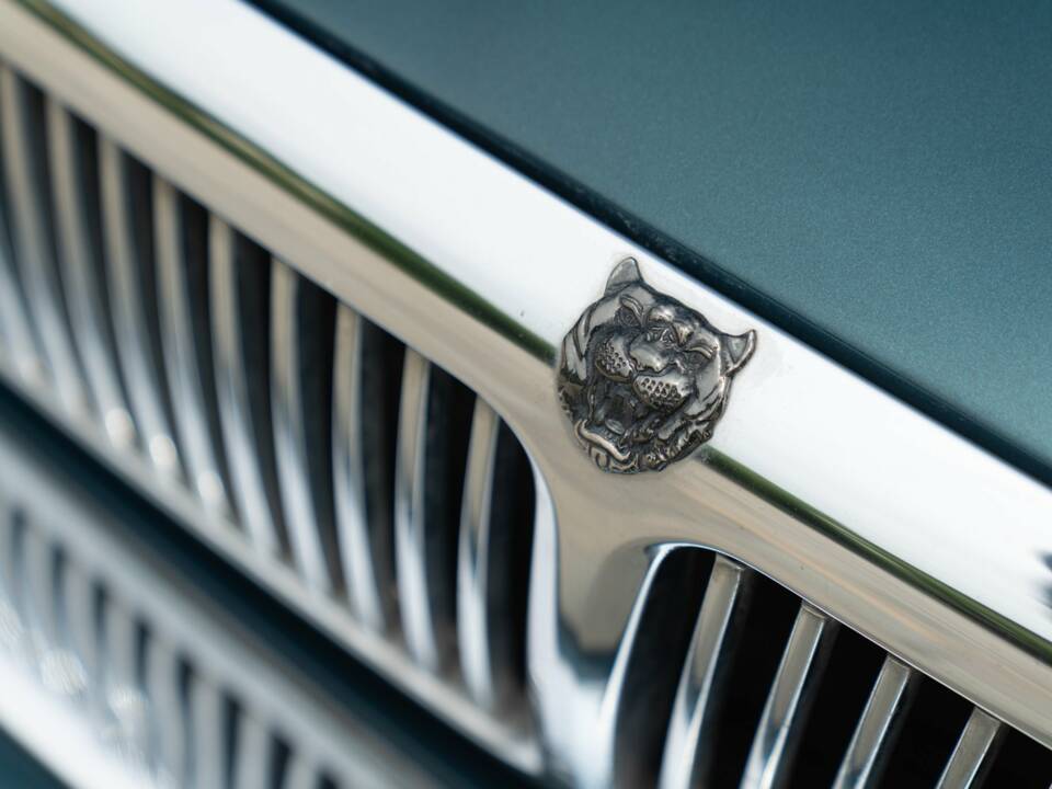 Afbeelding 10/50 van Jaguar XJ6 3.2 (1995)