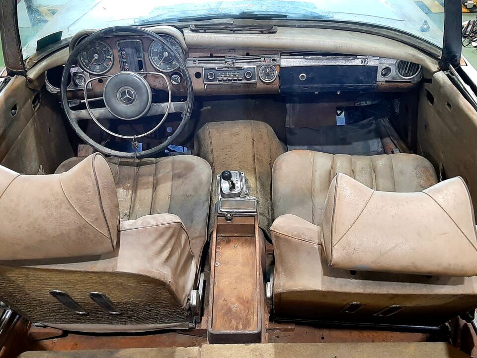 Image 7/20 of Mercedes-Benz 280 SL (1970)