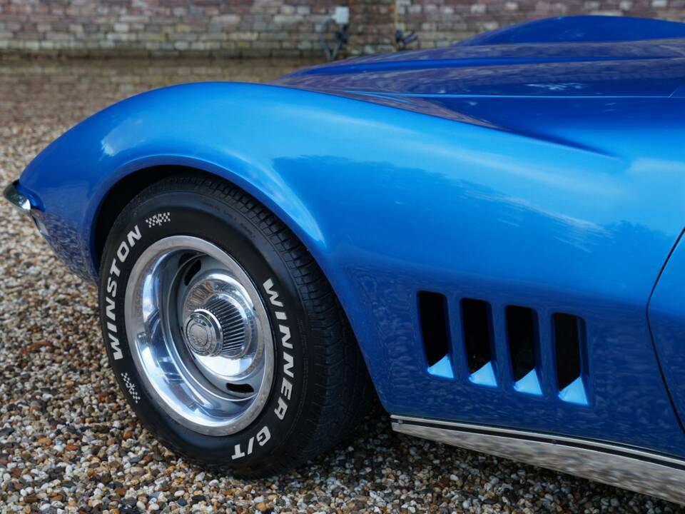 Image 32/50 of Chevrolet Corvette Stingray (1968)