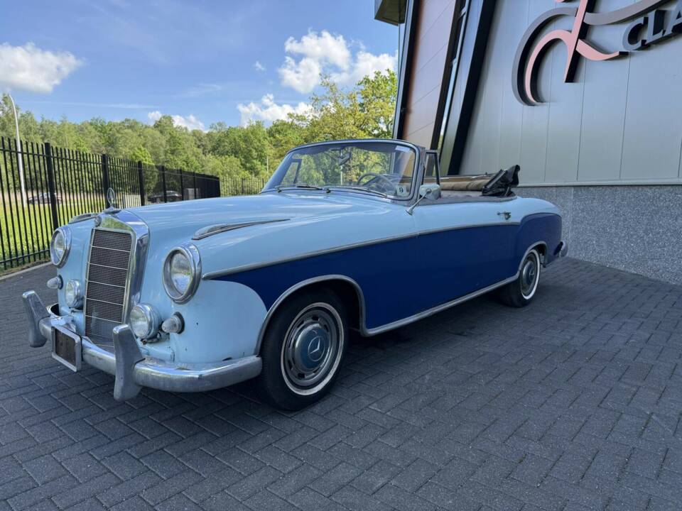 Afbeelding 2/50 van Mercedes-Benz 220 SE Cabriolet (1960)